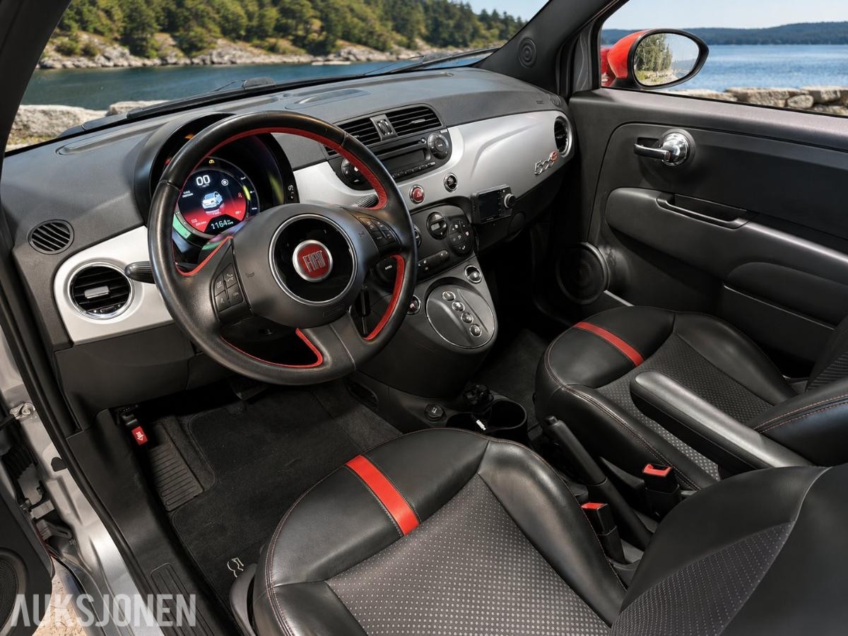 2014 Fiat 500E cruisekontroll parkeringssensor lav km 79 000km
